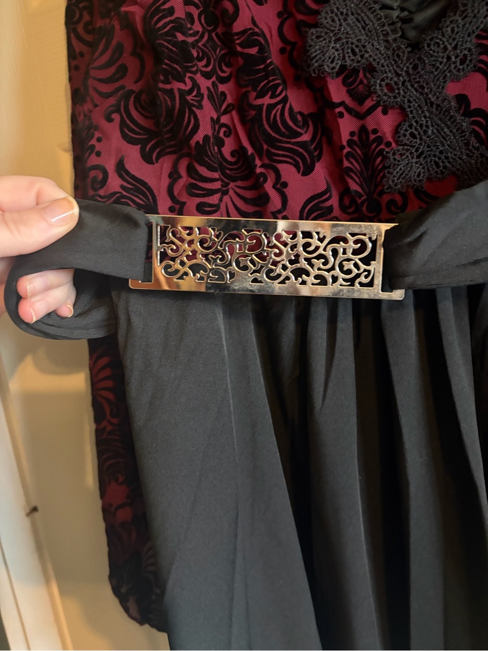 Rosegal Black and Burgundy Lace Bell Sleeve Tunic - Picture 5 of 6